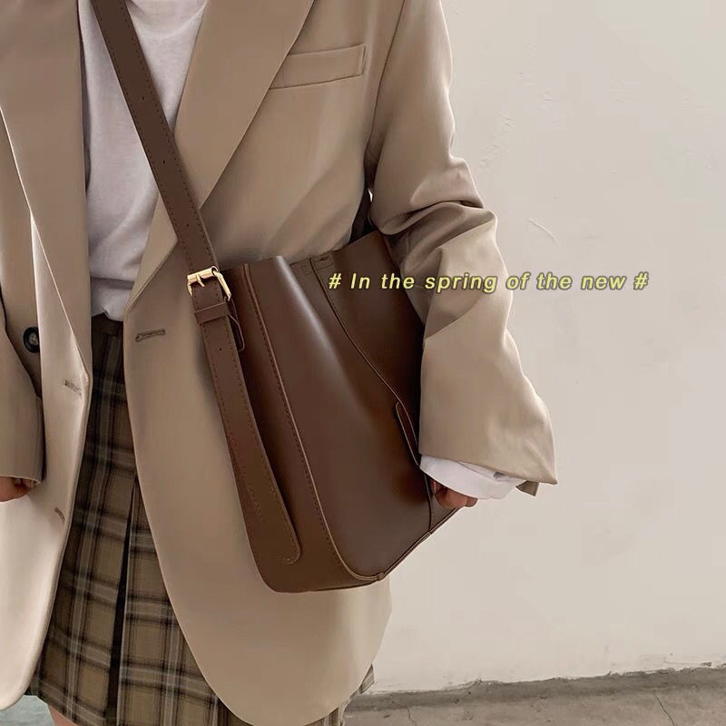 Versatile ins large-capacity bag women's new trendy Korean bucket bag niche crossbody bag armpit Mingzhi