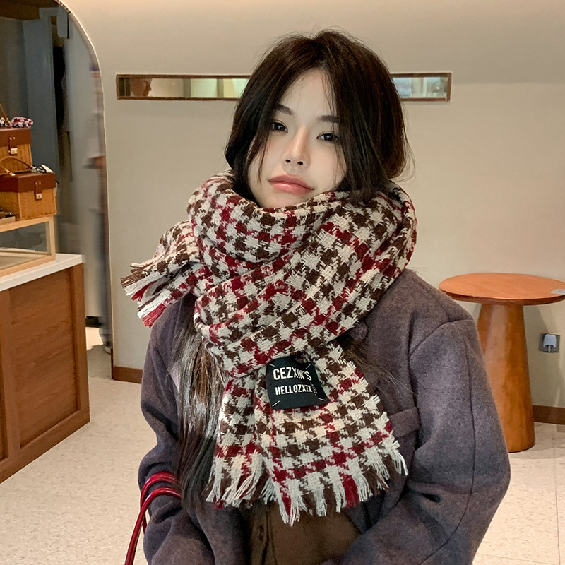 Korean simple and fashionable houndstooth print autumn and winter cold-proof scarf casual woven label neck protector warm personalized scarf