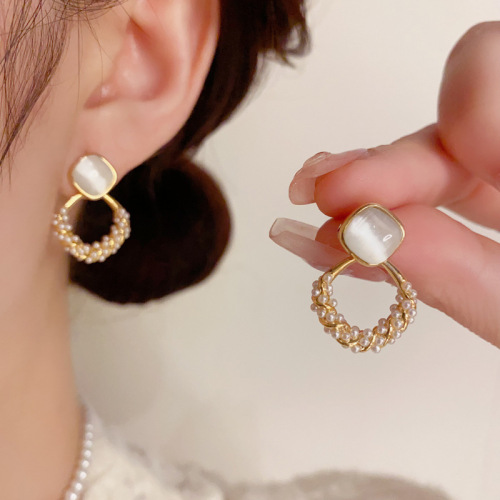 French fashion simple light luxury cat's eye diamond-shaped pearl earrings s925 silver needle temperament versatile design earrings