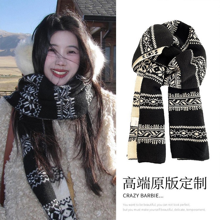 Fair Isle style black and white two-color jacquard scarf knitted shawl neck warm autumn and winter new thick travel photography women