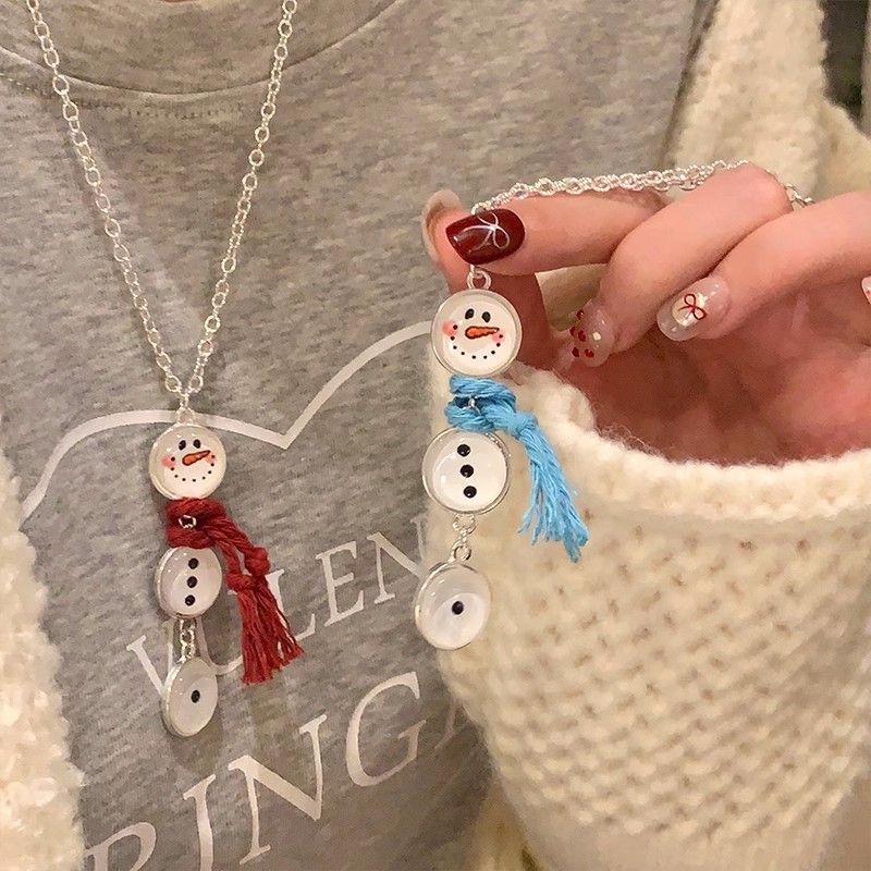 Autumn and winter cute little snowman pendant necklace women's Christmas decorative sweater chain niche high-end versatile sweater chain