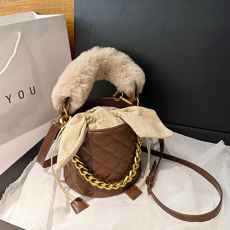 2024 New Style Lingge Women's Shoulder Bag Soft Cute Plush Hand-held Detachable Bucket Bag Chain Small Bag