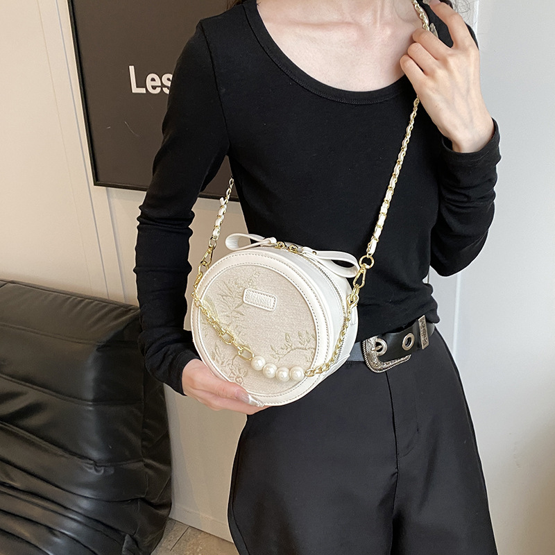High-end texture chain bag for women 2024 new summer versatile embroidered small bag versatile crossbody shoulder small round bag