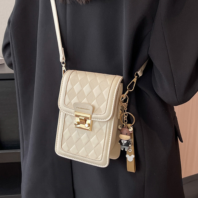 High-end small bag for women in autumn and winter, versatile new style, trendy and fashionable one-shoulder crossbody bag, popular mobile phone bag