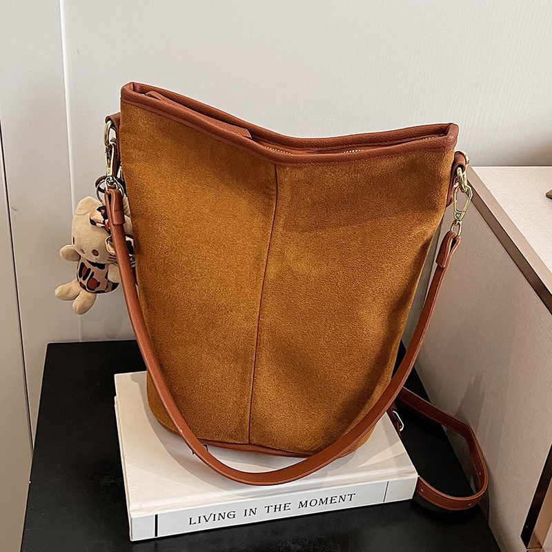 High-end Maillard bag women's 2024 new trendy texture frosted shoulder bag large capacity crossbody bucket bag