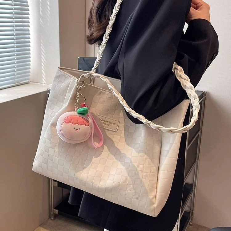 Plaid armpit bag women's large-capacity high-end texture autumn and winter versatile shoulder bag plaid commuter tote bag