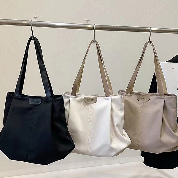 Large-capacity fashionable Korean commuter bag for women 2024 summer new style foreign style handbag canvas remedial tote bag