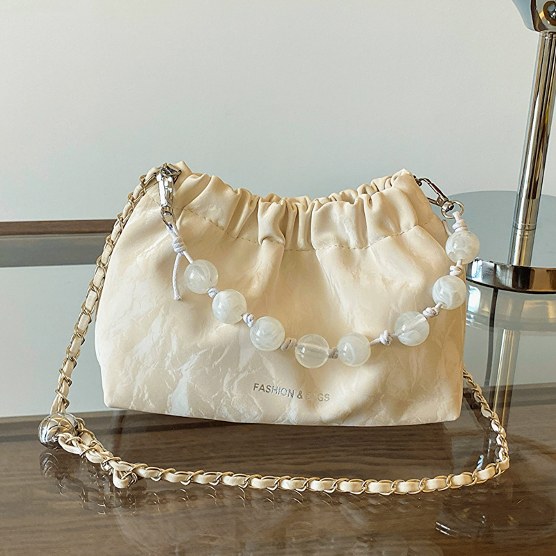 Versatile spring and summer shoulder crossbody bucket bag, new Chinese style beaded handbag, niche light luxury pleated cloud women's bag