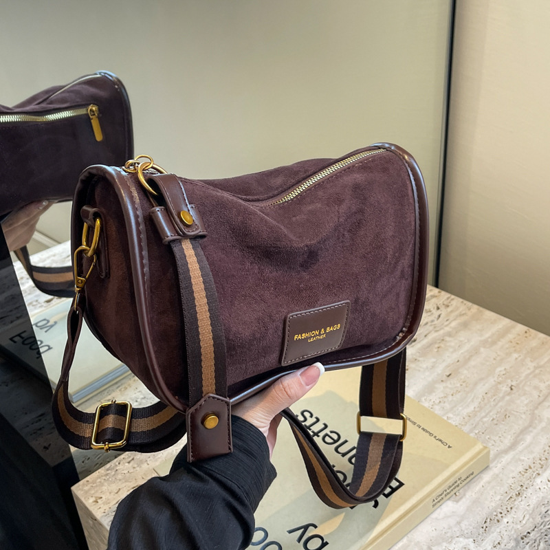 Shoulder strap this year's bag velvet bag single shoulder 2024 autumn new popular texture crossbody bag women's casual small square bag
