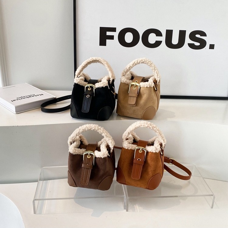 2024 Autumn and Winter Bags Women's Shoulder Bags Women's Casual Retro Plush Bags Versatile Mini Bags Furry Portable Crossbody Bags