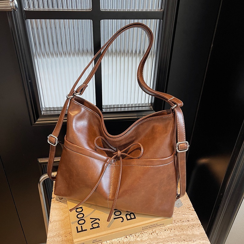 Fashionable shoulder bag large capacity tote bag casual large bag women 2024 new class commuting crossbody bag