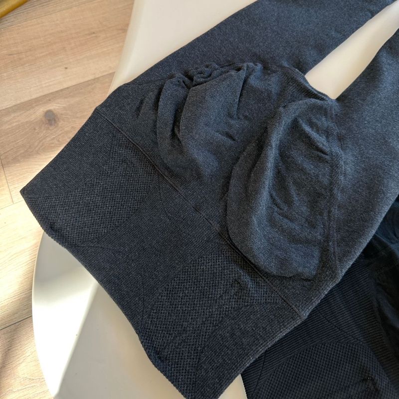 A large number of ready-made autumn and winter outer wear plus velvet and thickened bottoming socks to keep feet warm and high-waisted pantyhose wholesale 90-140 pounds
