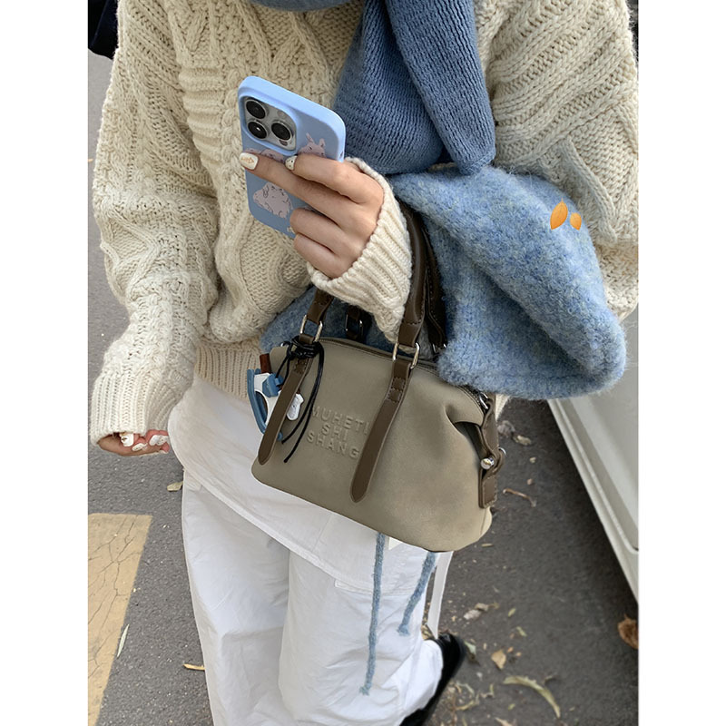 Women's bag niche high-end handbag 2024 new winter retro fashion pillow bag versatile shoulder crossbody bag