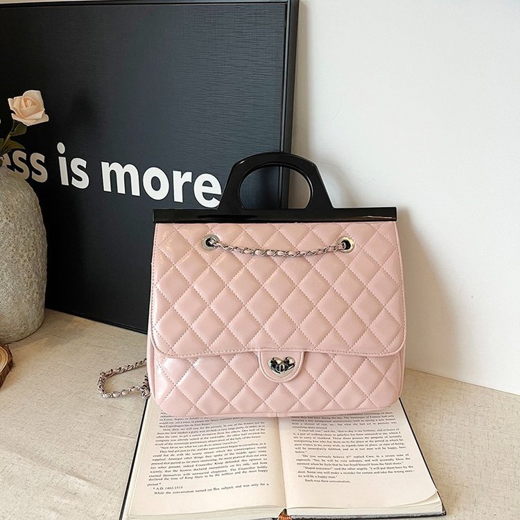 2024 New Diamond Bag Niche Versatile Commuting Bag Chain Shoulder Portable Fashion Hanger Bag Retro Medieval
