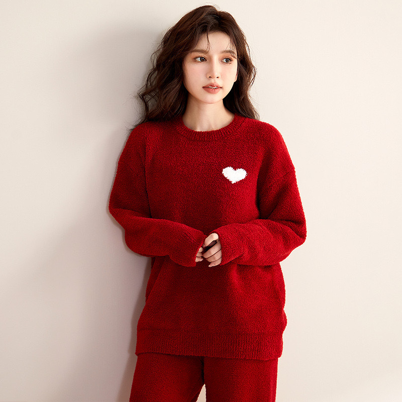 Autumn and winter soft and warm half-velvet home clothes set with thickened coral velvet round neck and heart can be worn outside
