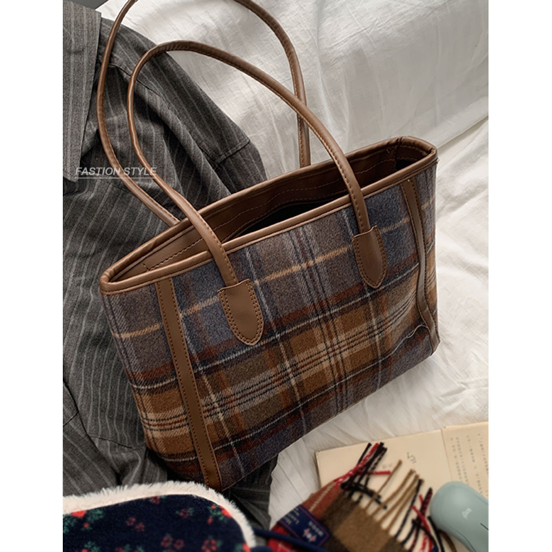 Winter woolen plaid large-capacity bag for women 2024 new fashion college style tote bag shoulder commuter bag