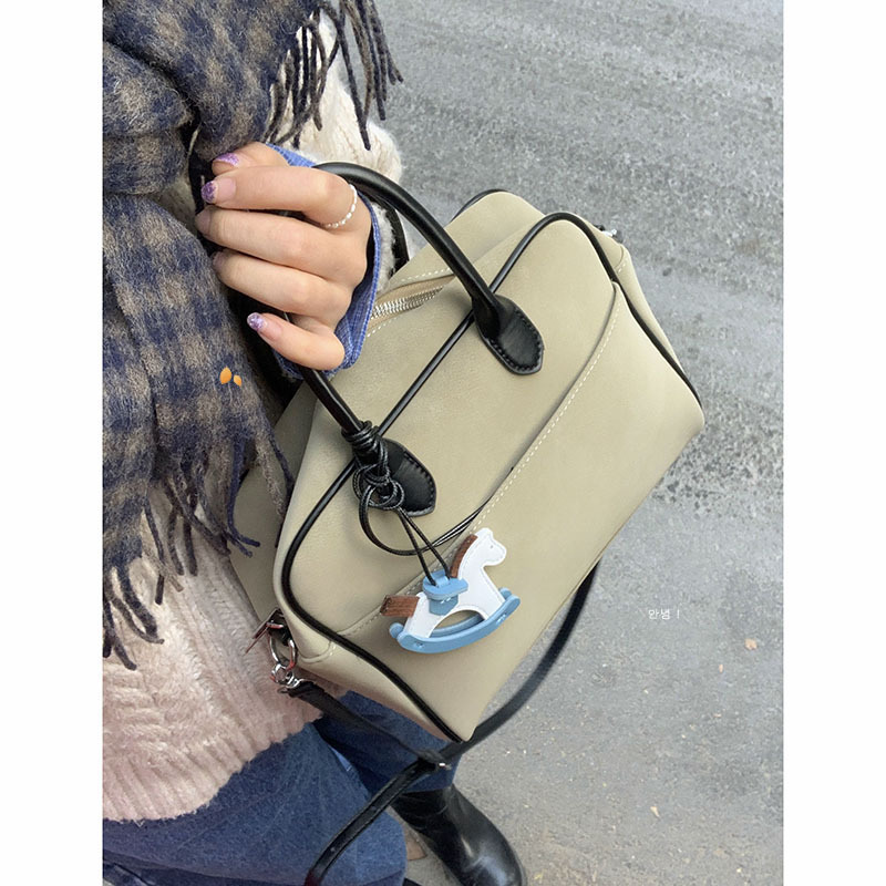 Winter niche retro handbags for women 2024 new versatile commuter small square bag simple shoulder crossbody bag