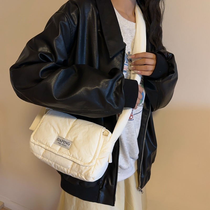 ins Korean style bag for women new commuter shoulder versatile small square bag cute bread shoulder crossbody bag cloud bag