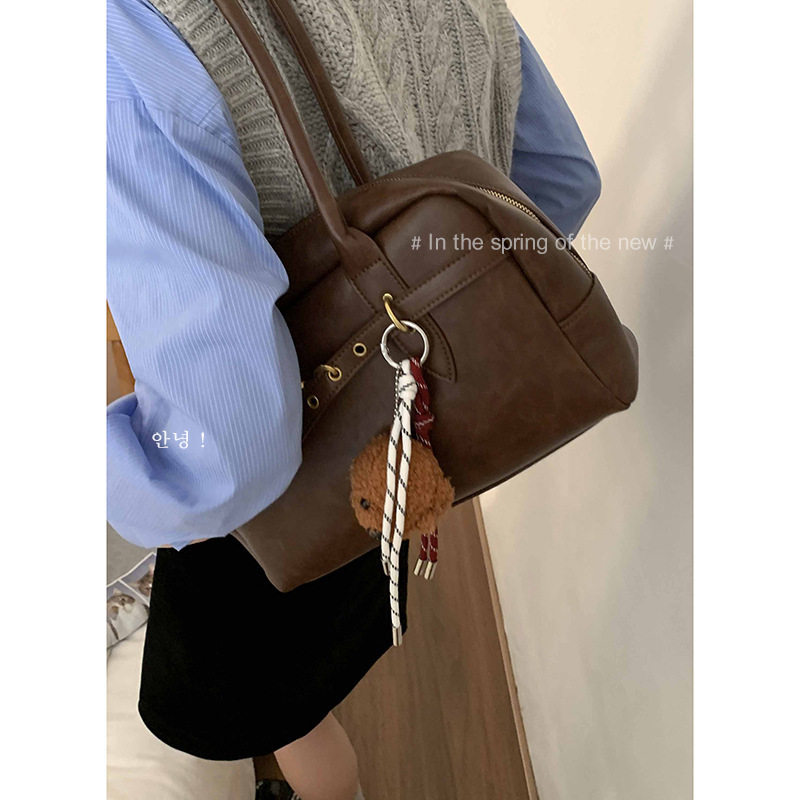 Retro high-quality commuter armpit bag women's bag 2024 autumn new bowling bag simple shoulder bag