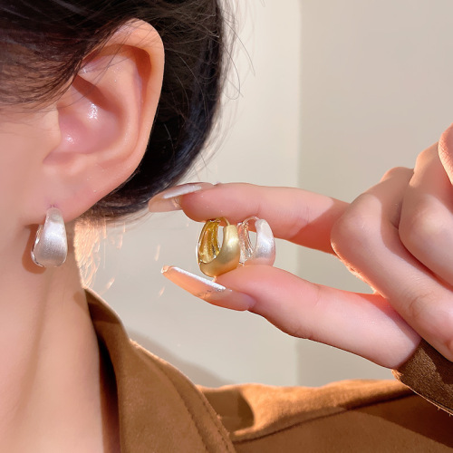 Niche design matte brushed earrings, earrings, versatile temperament, high-end U-shaped earrings, Internet celebrity earrings and earrings