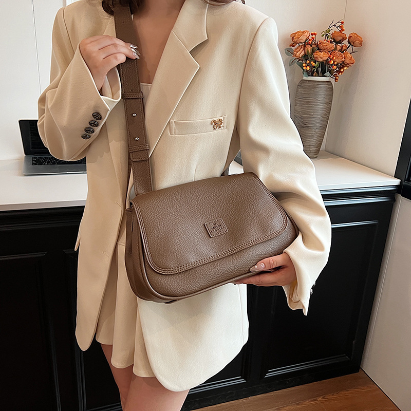 2024 New Retro Simple High-end Niche Bag Women’s Versatile Commuting Crossbody Bag Fashion Solid Color Shoulder Bag
