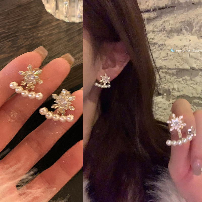 Light luxury niche high-end micro-encrusted zircon snowflake earrings for women, two-wear back-hanging pearl earrings earrings