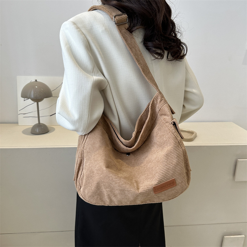 Large-capacity corduroy bag women's new casual trendy shoulder bag solid color student school bag crossbody bag