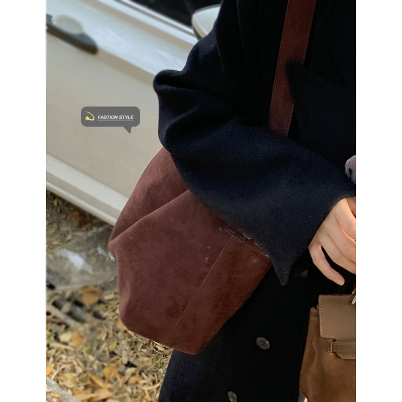 Retro high-end large-capacity armpit bag for women 2024 new suede tote bag wide shoulder strap shoulder bag