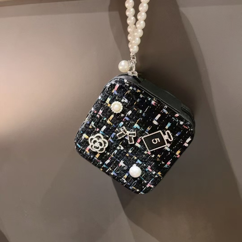ins Xiaoxiangfeng portable jewelry box jewelry storage box ring necklace jewelry small keychain bag hanging
