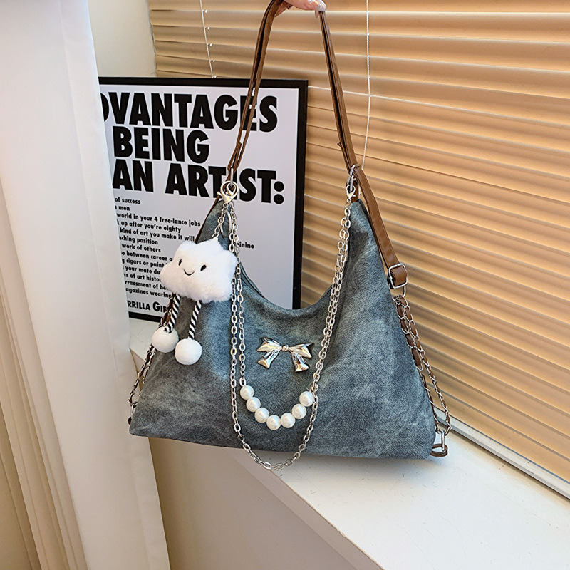 Popular large capacity backpack this year 2024 new simple casual bag personality niche aesthetic shoulder bag