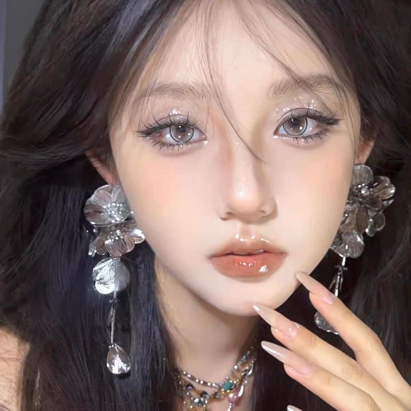 Golden tassel flower earrings for women, European and American exaggerated earrings, light luxury design, bridal earrings