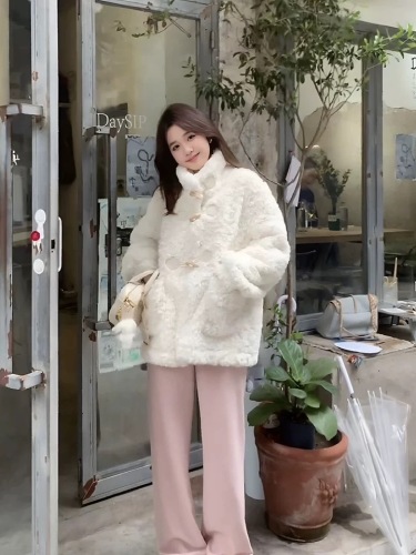 Lamb wool coat women's fur integrated autumn and winter new fur rex rabbit fur small fragrant style lamb velvet horn buckle