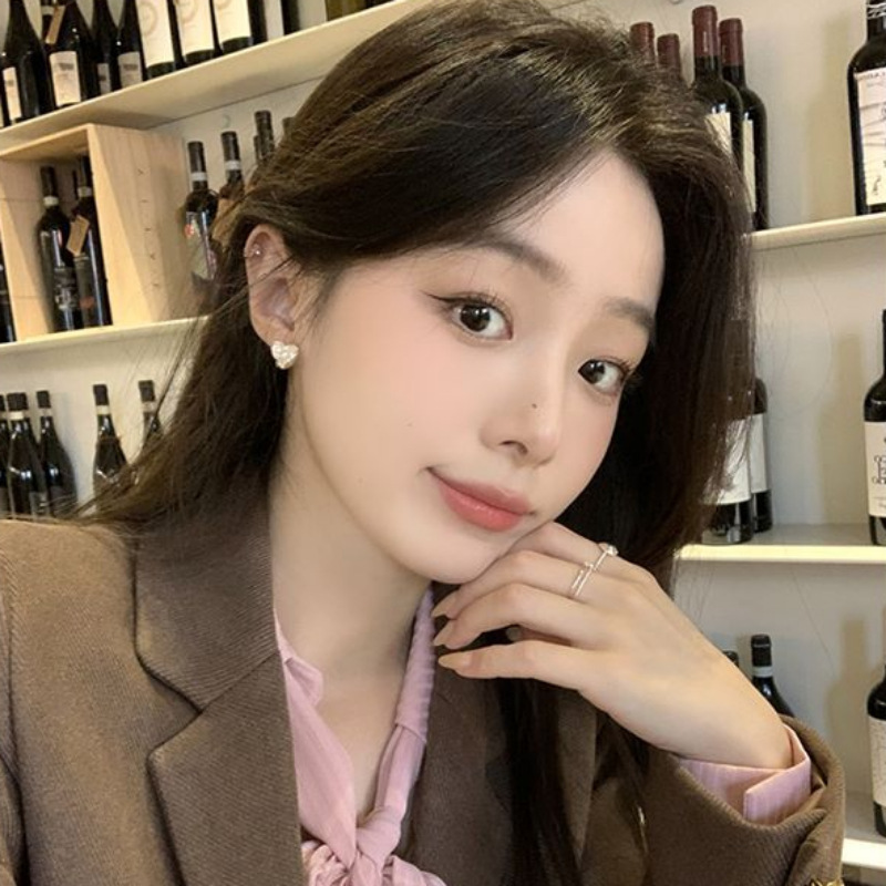 Japanese and Korean version of Baroque freshwater pearl earrings for women 2024 new hot style love unique earrings high-end earrings