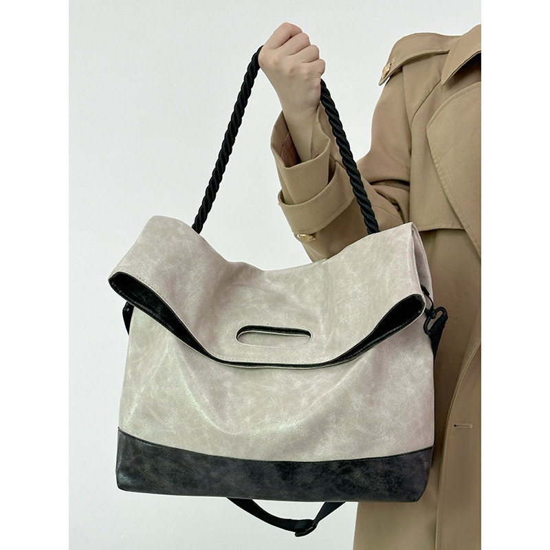 2024 new large-capacity tote bag for female students commuting portable shoulder armpit bag casual versatile crossbody bag