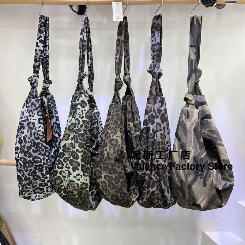 Nice 2024 autumn and winter new underarm shoulder bag women's large capacity leopard print crossbody bag ins canvas bag