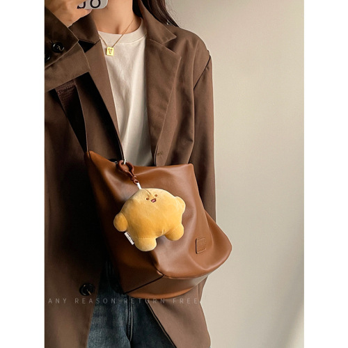 Bucket Bag Women's New Casual Large Capacity Tote Bag Versatile Student Class Shoulder Messenger Bag