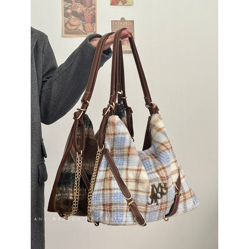 Korean version of retro college style bag for women in autumn and winter new contrasting color versatile tote bag high-quality single shoulder armpit bag