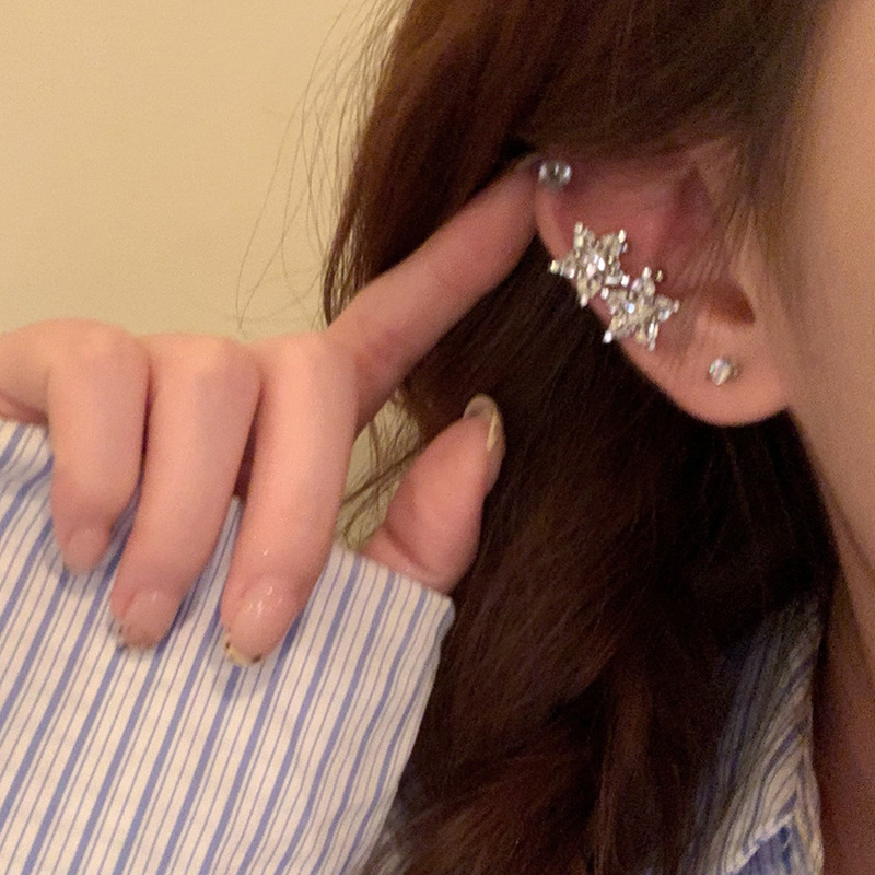 Flashing zirconium double star pierced ear clip, unique, beautiful, high-end, light and luxurious, ear bone clip earrings for women