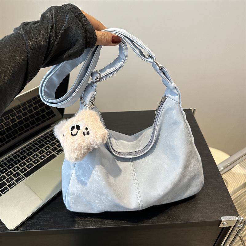 Korean style casual crossbody dumpling bag 2024 summer new style fashionable shoulder bag large capacity commuter tote bag