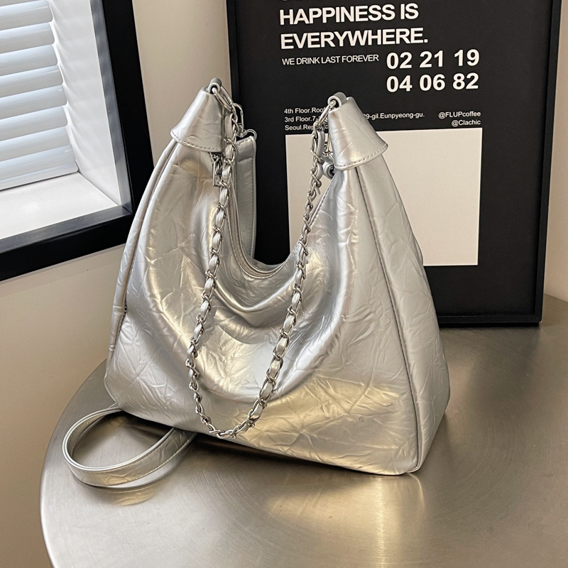 Large capacity tote bag women's bag 2024 summer new chain crossbody bag student class commuting single shoulder armpit bag