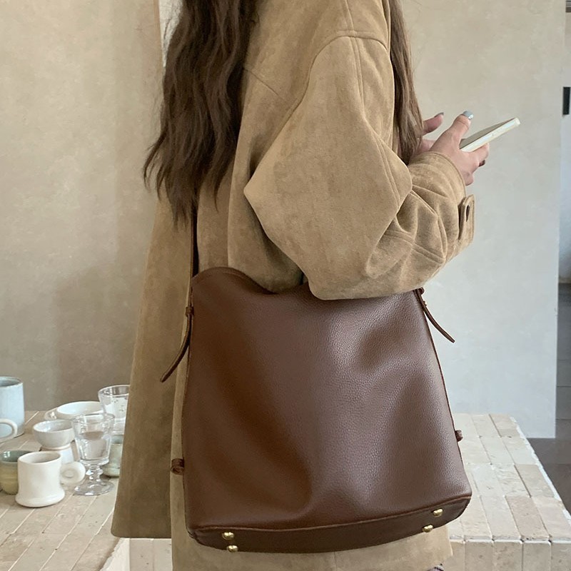 2024 New Korean Style Bag for Women Retro Large Capacity Commuting Bucket Bag Versatile Shoulder Bag Crossbody Bag Tote Bag