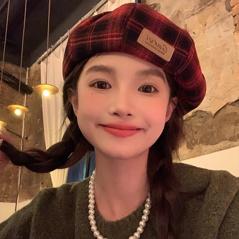 Designer retro leather label beret women's autumn versatile classic plaid color-blocking octagonal hat showing face little painter's hat