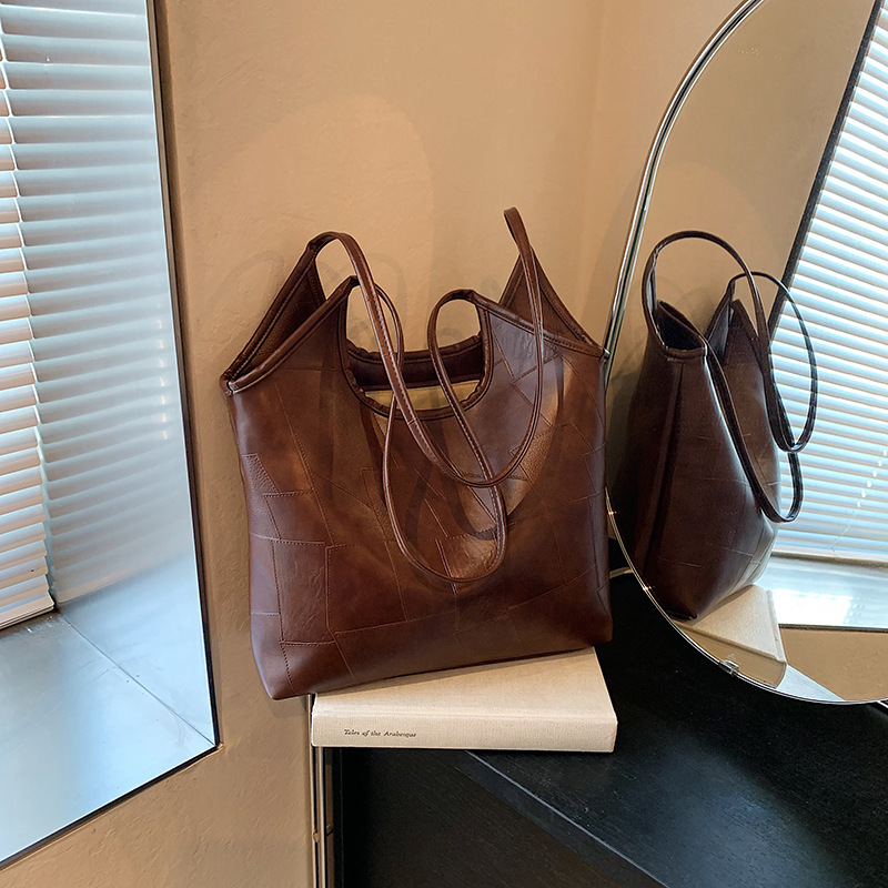 Korean style casual large-capacity work commuting tote bag for women 2024 new autumn and winter fashion versatile shoulder shopping bag