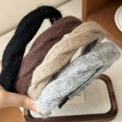 Korean new autumn and winter soft and waxy plush velvet headbands knitted twist headbands for women gentle and versatile headbands for going out on the street.