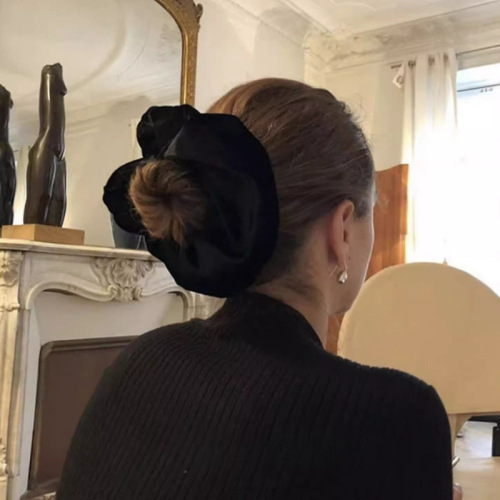 Oversized French retro velvet large intestine hair tie for women, high-end, lazy style, hair bun hair rope