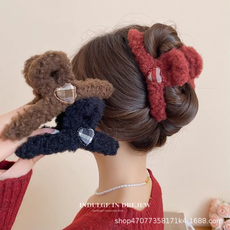 Love Lamb Wool Large Clip for Women 2024 Autumn and Winter Plush Hair Clip for Back of Head Hair High-end Shark Clip for Women