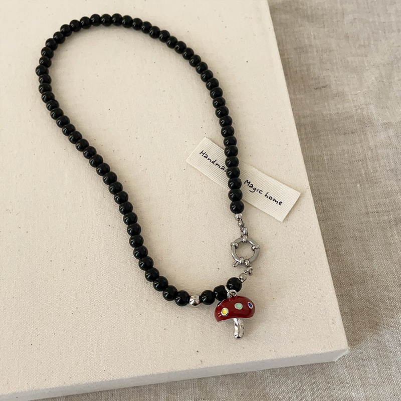Design sense dripping oil color diamond mushroom black beaded necklace women's simple light luxury elegant versatile neck chain clavicle chain