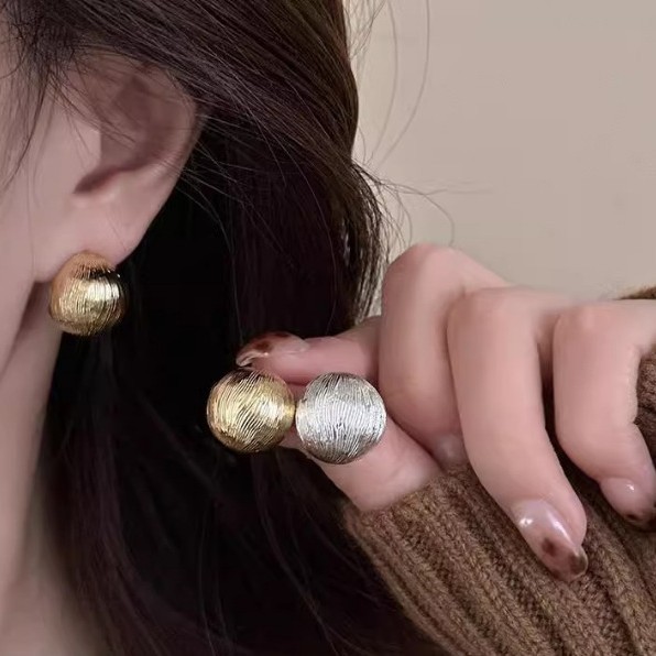 European and American fashion retro metal brushed round ball earrings for women light luxury matte niche design unique earrings earrings