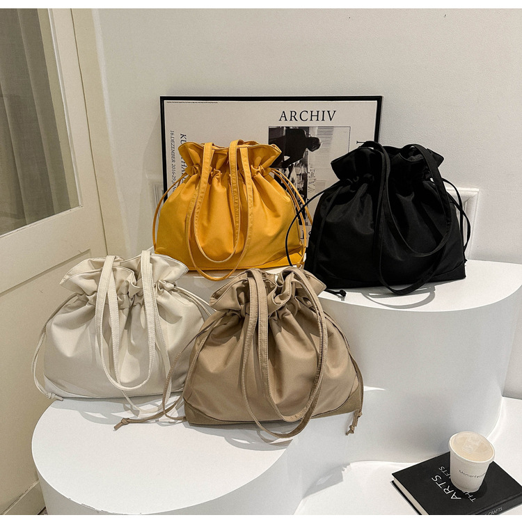 Fashion niche design drawstring bag women's bag winter new high-quality stitching shoulder armpit bag
