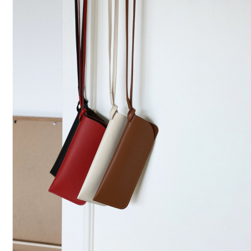 Spot Korean moondal genuine leather lanyard glasses bag, relaxed feeling glasses bag, travel portable sunglasses storage box